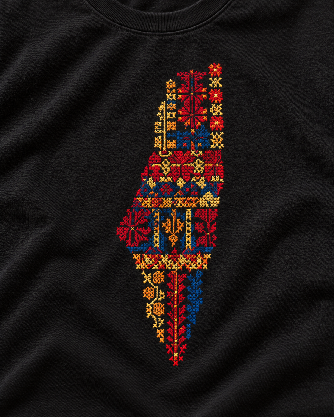Black Palestine motifs tatreez map T-shirt - detail view