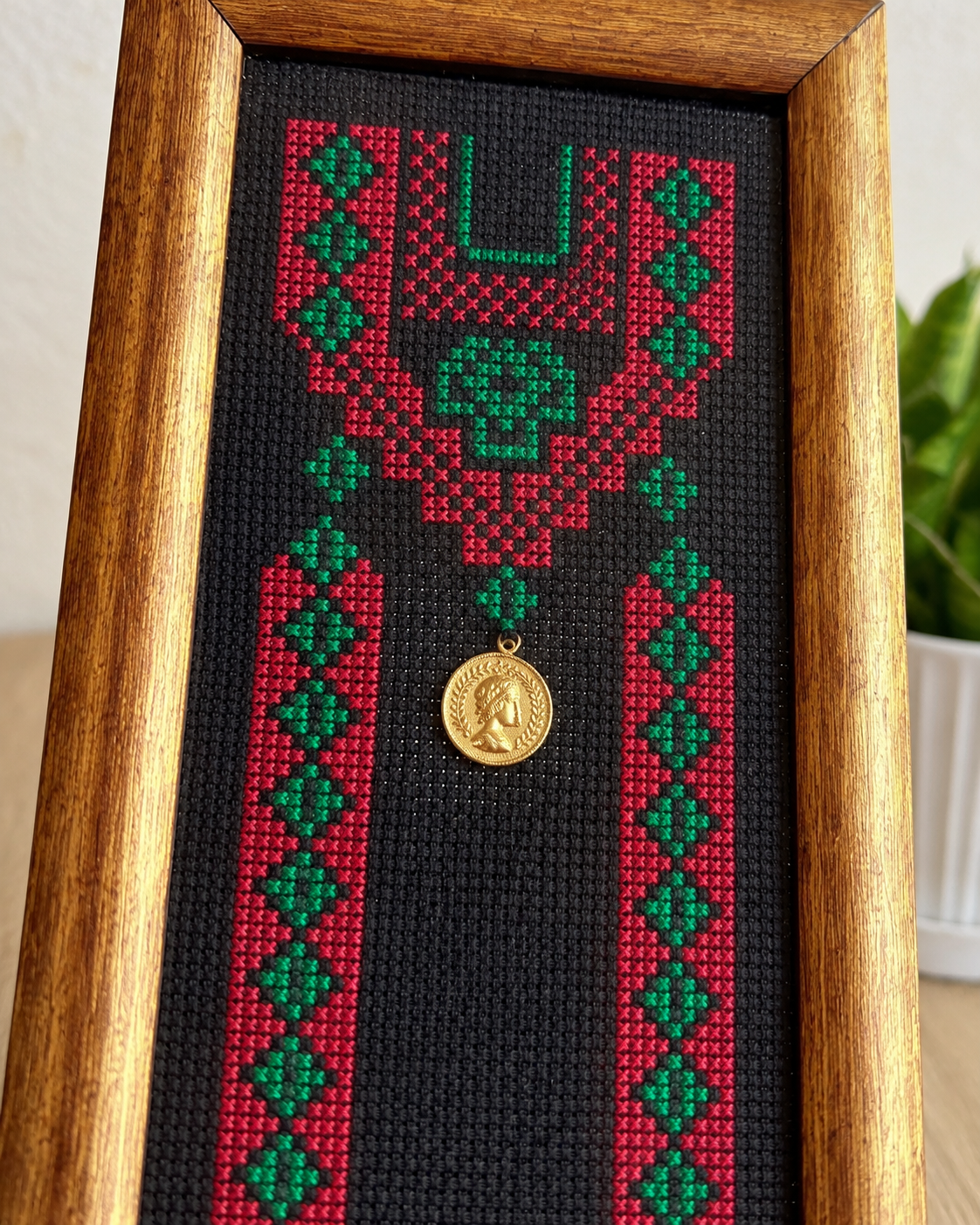 Palestinian Thobe Tatreez Art - embroidery close up