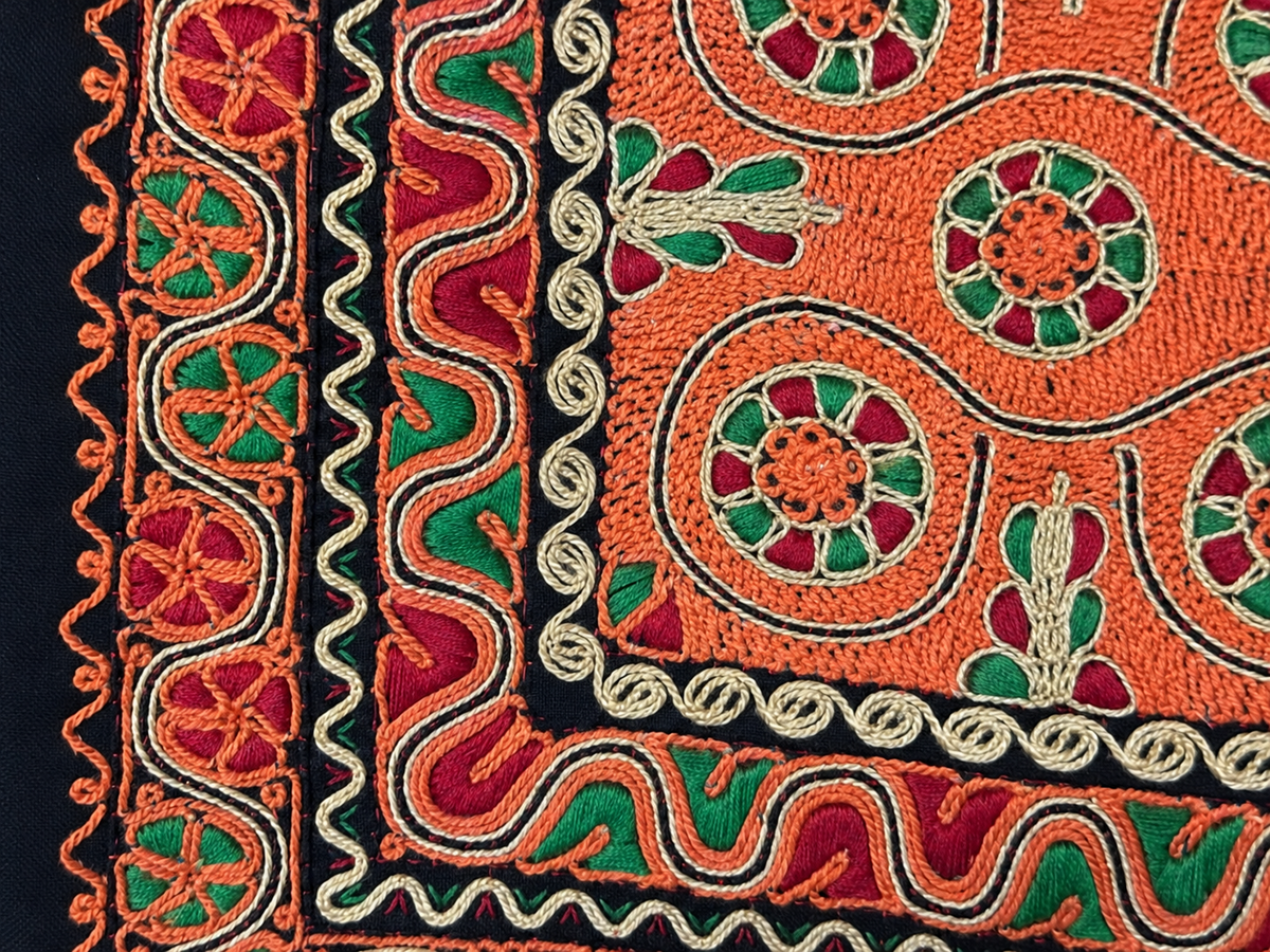 Floral Tahriri Bag - Coral and Green - embroidery detail