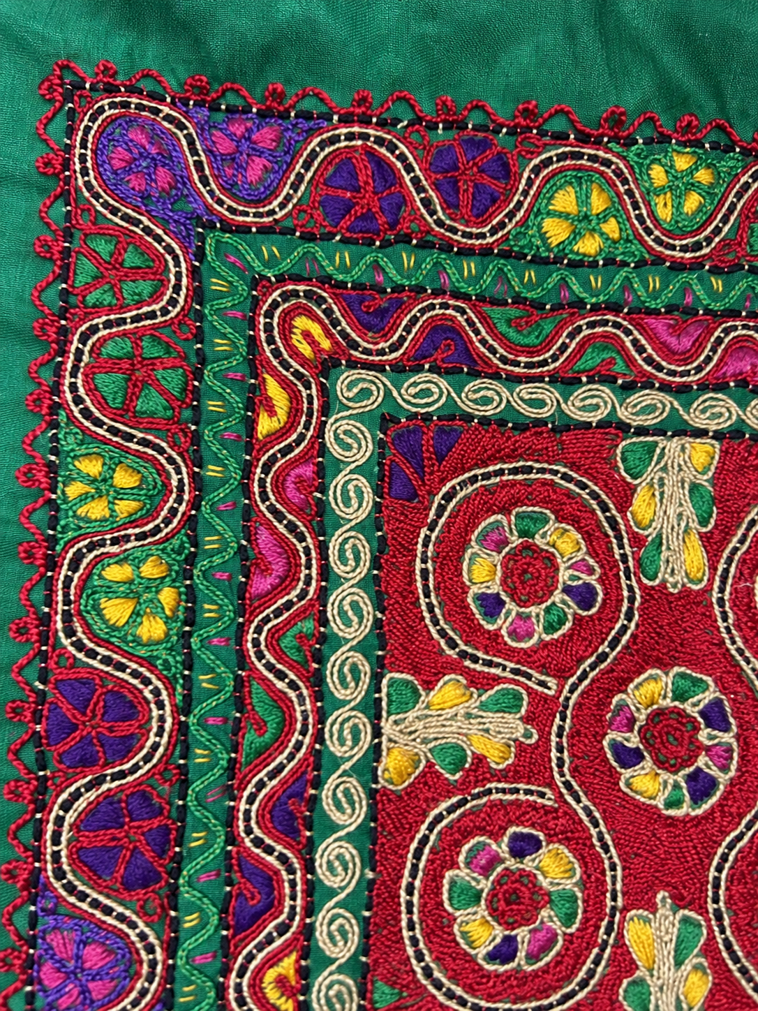 Floral Tahriri Bag - Green and Multicolour - embroidery detail