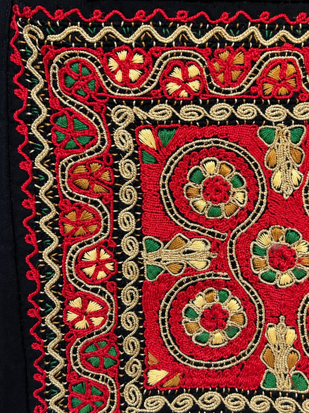 Floral Tahriri Shoulder Bag - Red and Green - embroidery detail