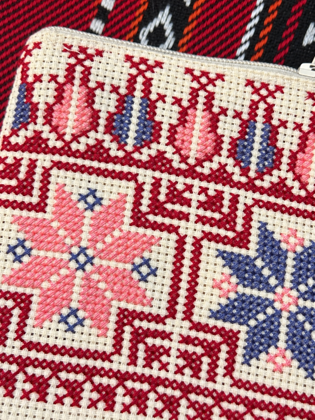 Twin Star Tatreez Coin Purse - Pink and Blue - embroidery detail